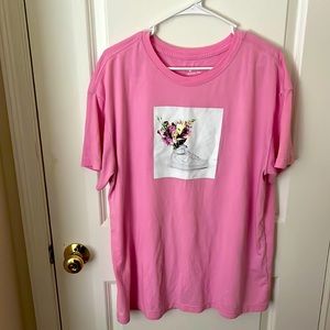 Large pink Nike T-shirt